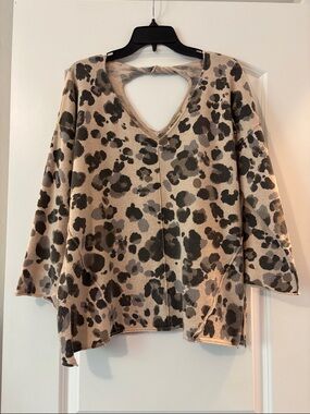 Democracy Beige & Black Leopard V-Neck Pullover Sweatshirt-23 1/2 on pit to pit